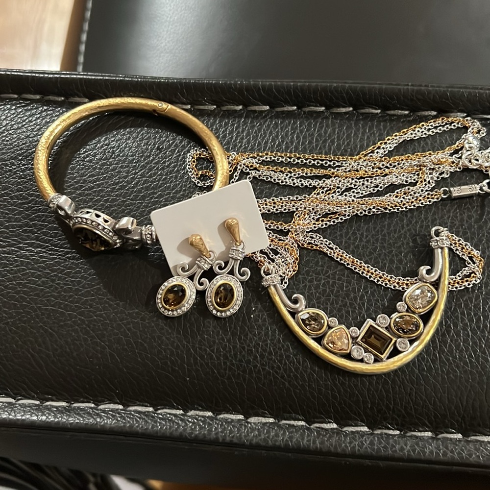 Brighton lioness necklace.
